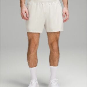 lululemon athletica Men's Pacebreaker Shorts XL bone 5”